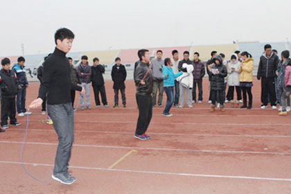 国际合作教育举行学生趣味运动会